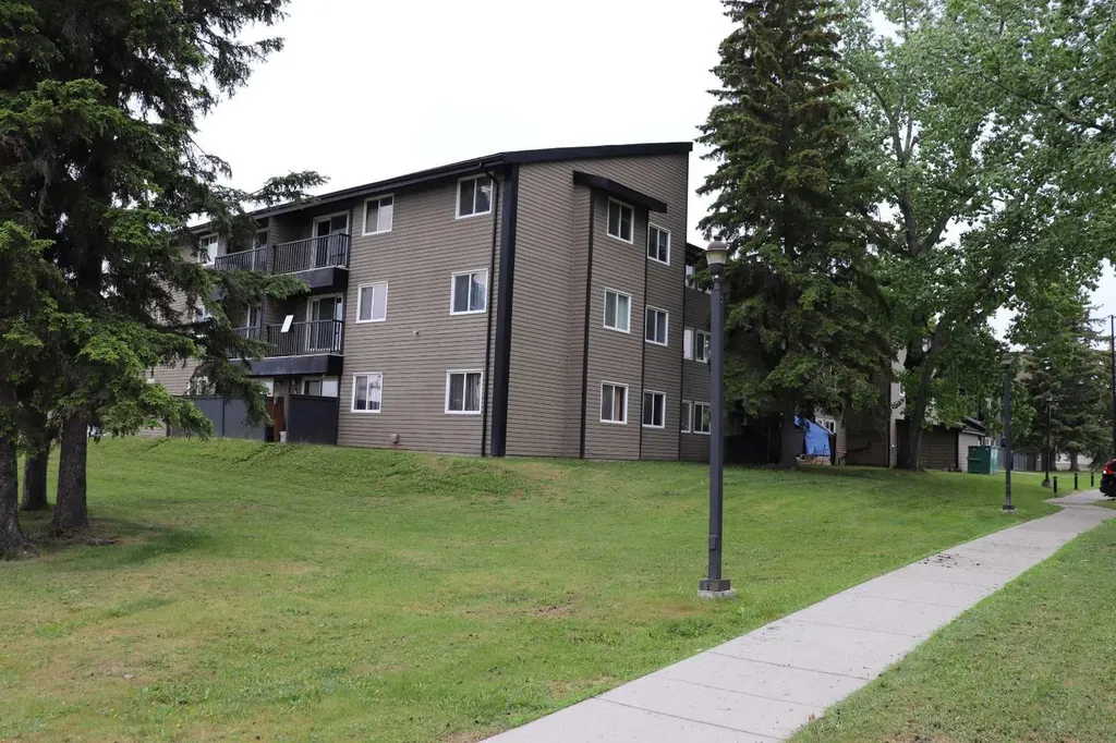5611 9 Avenue Edson AB T7E 1R5