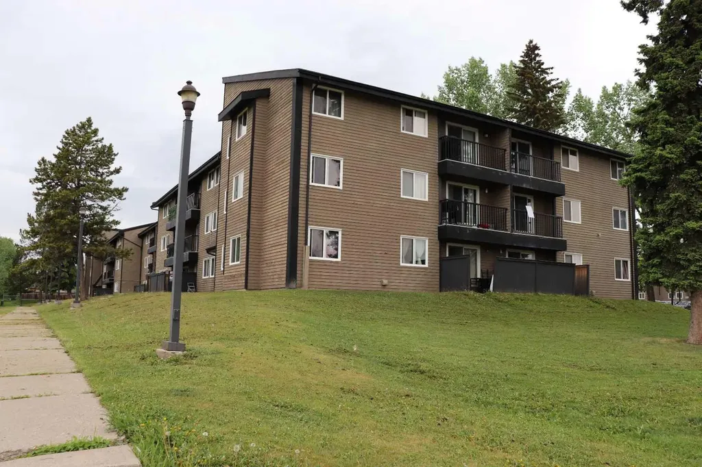 5611 9 Avenue Edson AB T7E 1R5