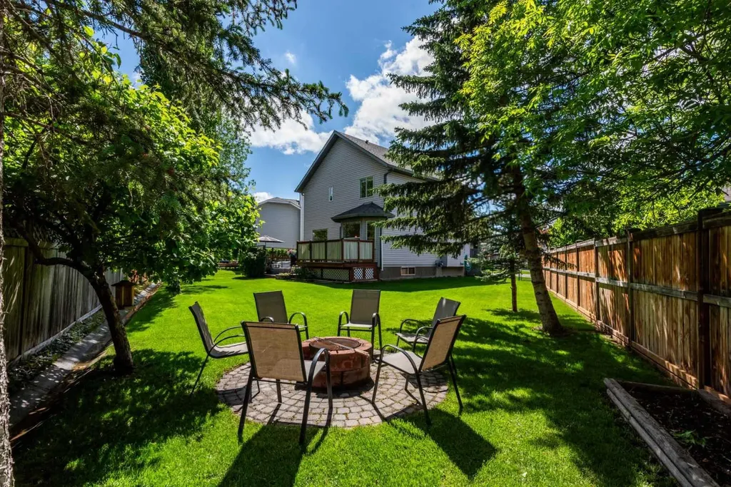 74 Douglasview Circle SE Calgary AB T2Z2P4