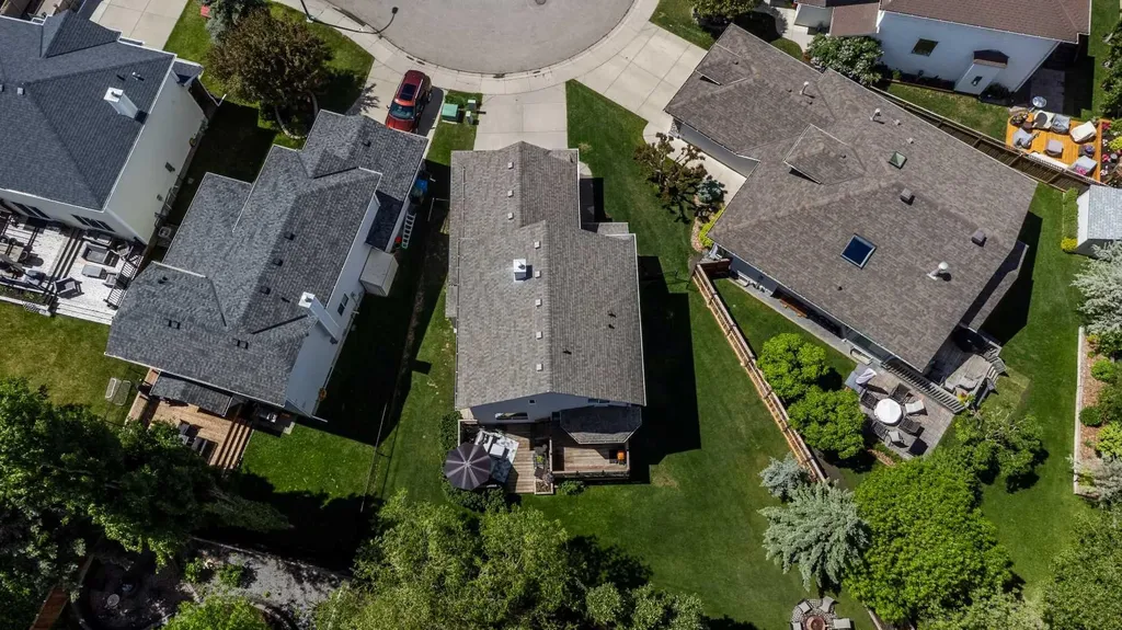 74 Douglasview Circle SE Calgary AB T2Z2P4