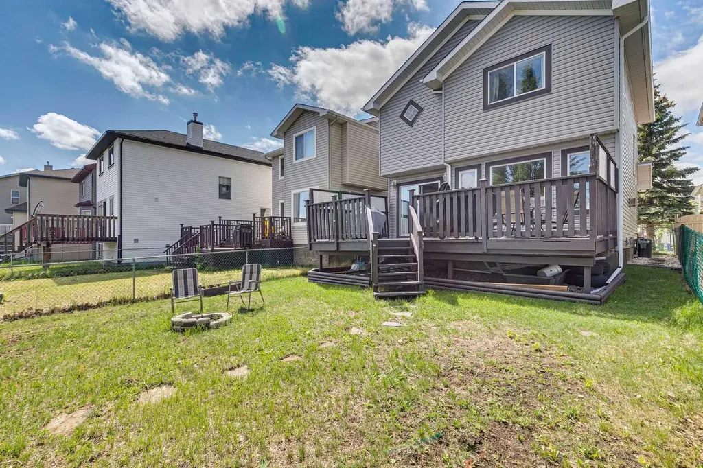 18 Bridlewood Way SW Calgary AB T2Y 3R5