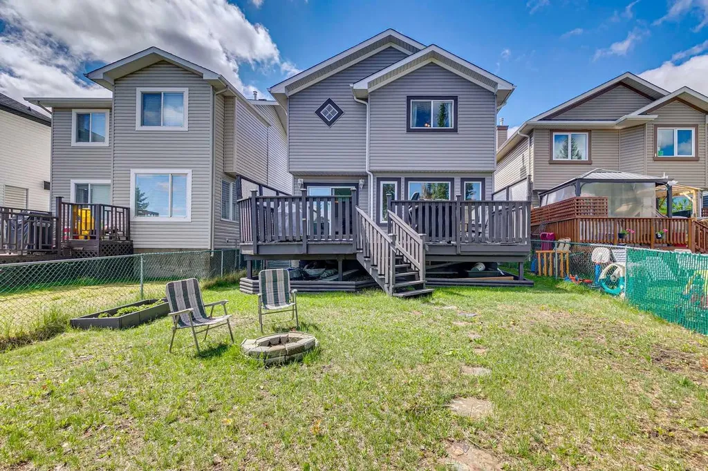 18 Bridlewood Way SW Calgary AB T2Y 3R5