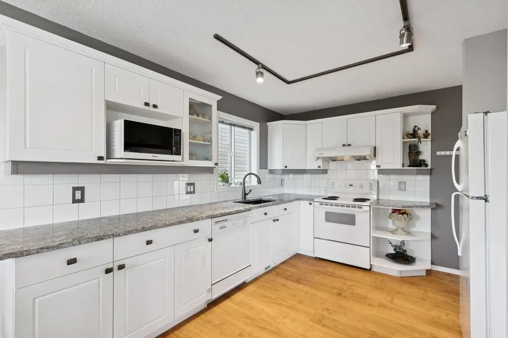 18 Bridlewood Way SW Calgary AB T2Y 3R5