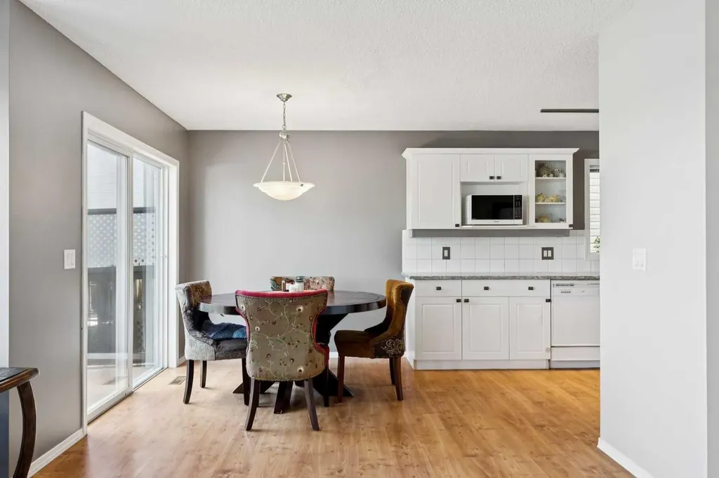 18 Bridlewood Way SW Calgary AB T2Y 3R5