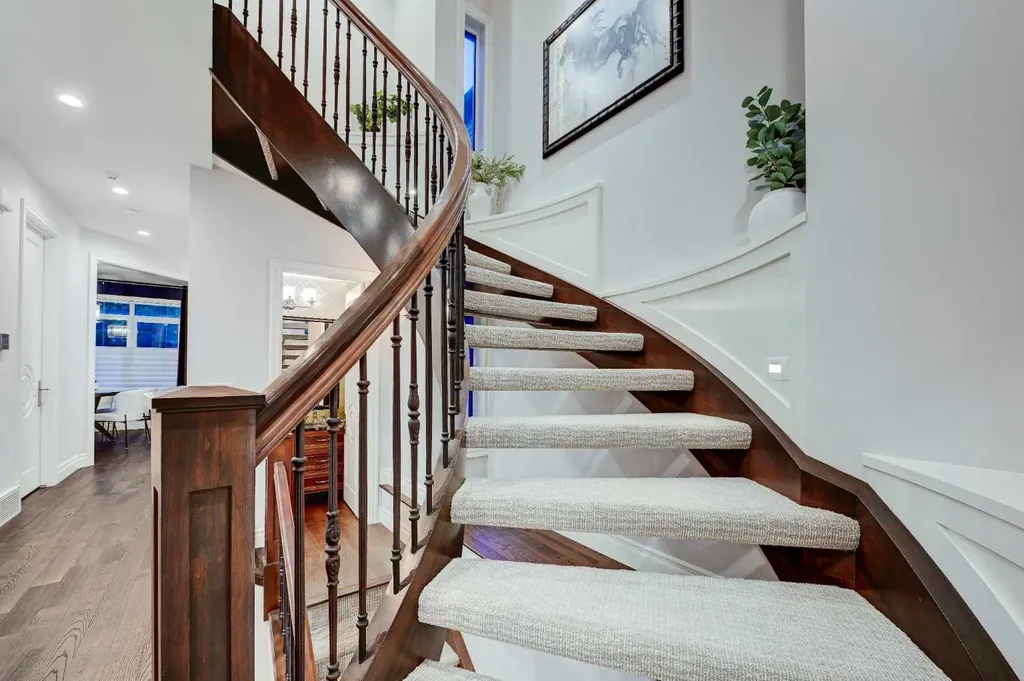 922 5 Street NW Calgary AB T2N 1R2