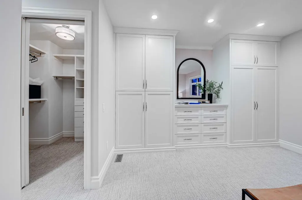 922 5 Street NW Calgary AB T2N 1R2