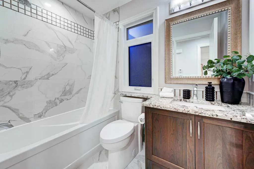 922 5 Street NW Calgary AB T2N 1R2