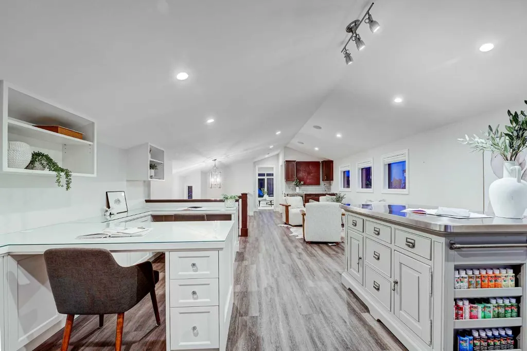 922 5 Street NW Calgary AB T2N 1R2
