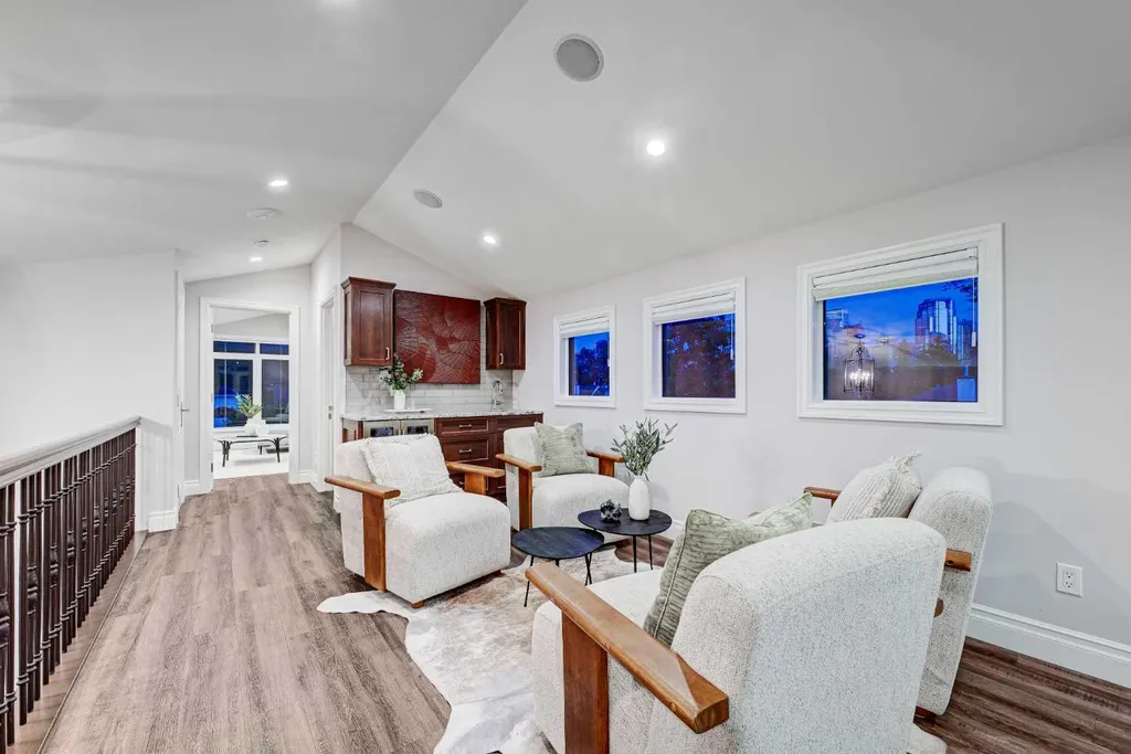 922 5 Street NW Calgary AB T2N 1R2
