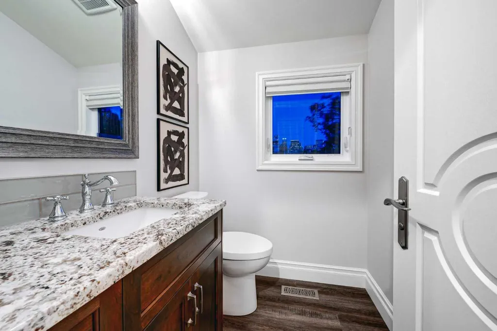 922 5 Street NW Calgary AB T2N 1R2