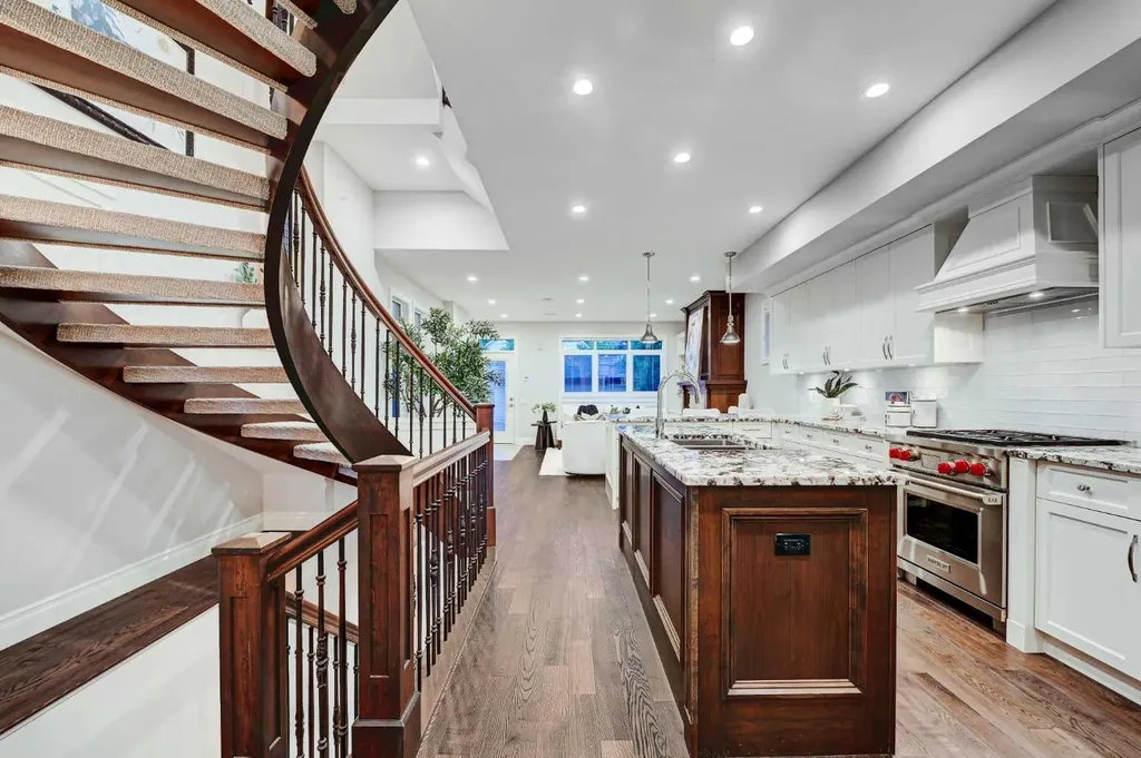 922 5 Street NW Calgary AB T2N 1R2