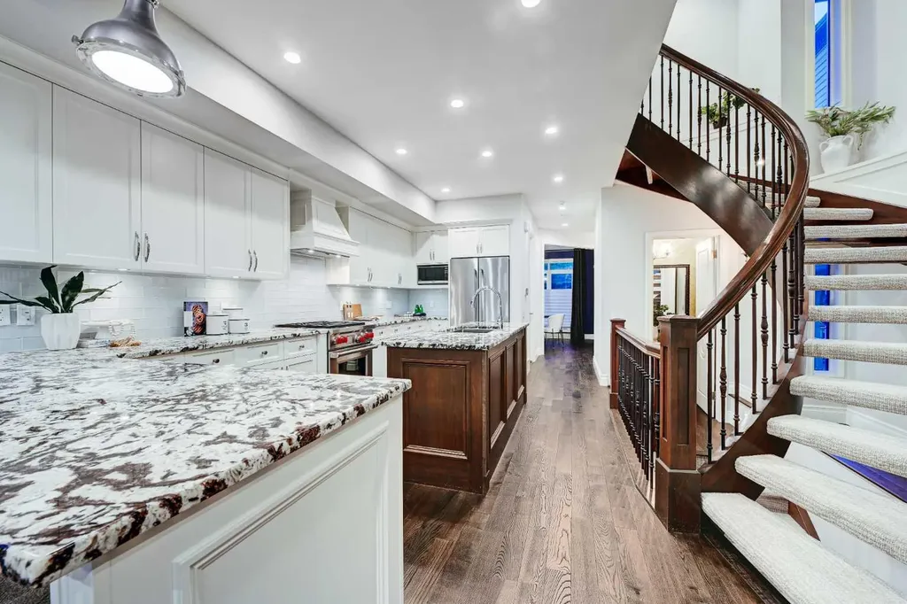 922 5 Street NW Calgary AB T2N 1R2