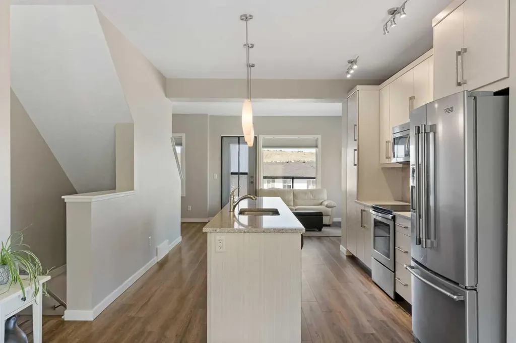 501 River Heights Drive Cochrane AB T4C 2L3