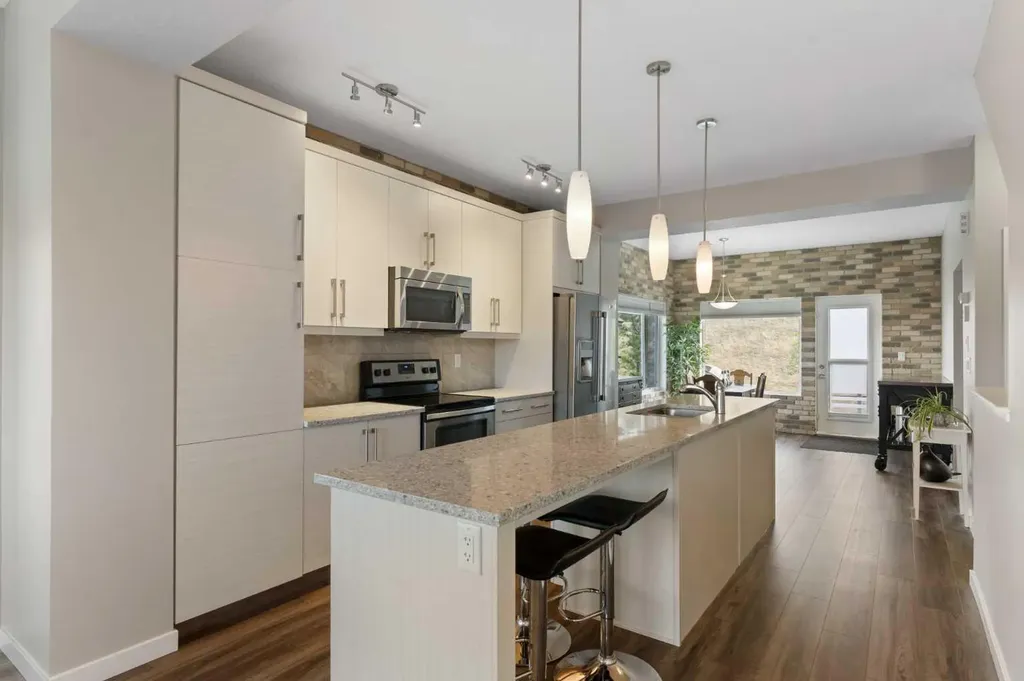 501 River Heights Drive Cochrane AB T4C 2L3