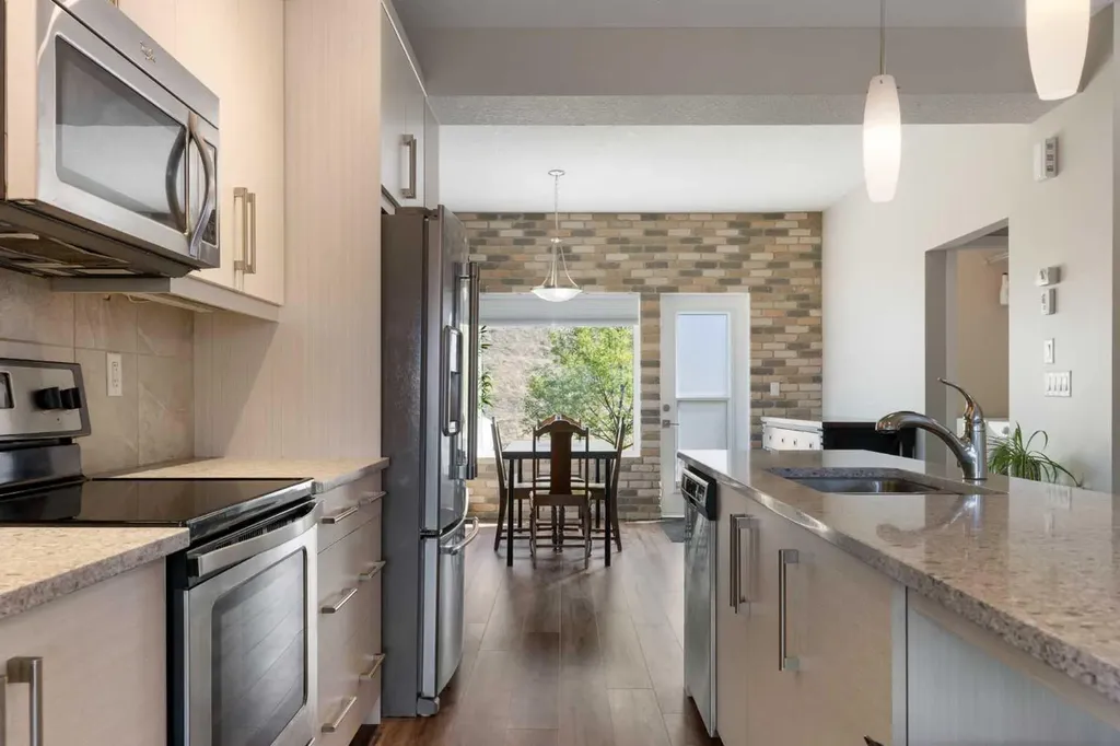 501 River Heights Drive Cochrane AB T4C 2L3