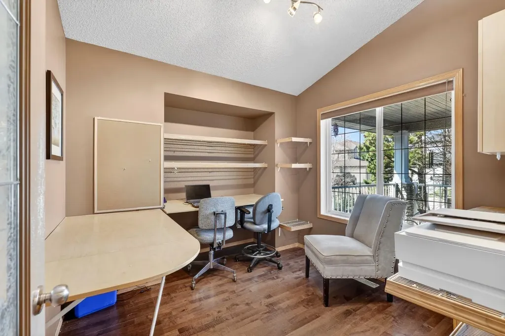 136 West Creek Glen Chestermere AB T1X 1P8