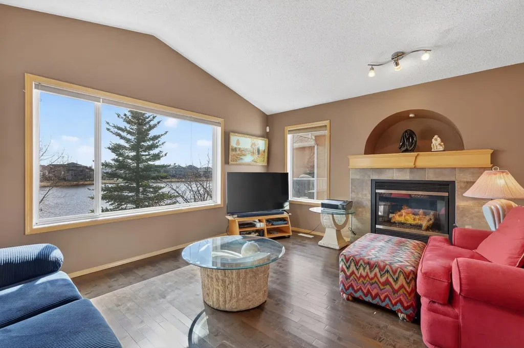 136 West Creek Glen Chestermere AB T1X 1P8