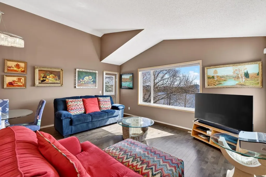 136 West Creek Glen Chestermere AB T1X 1P8