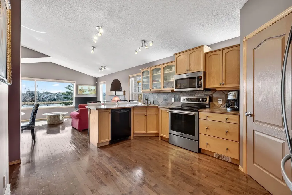 136 West Creek Glen Chestermere AB T1X 1P8