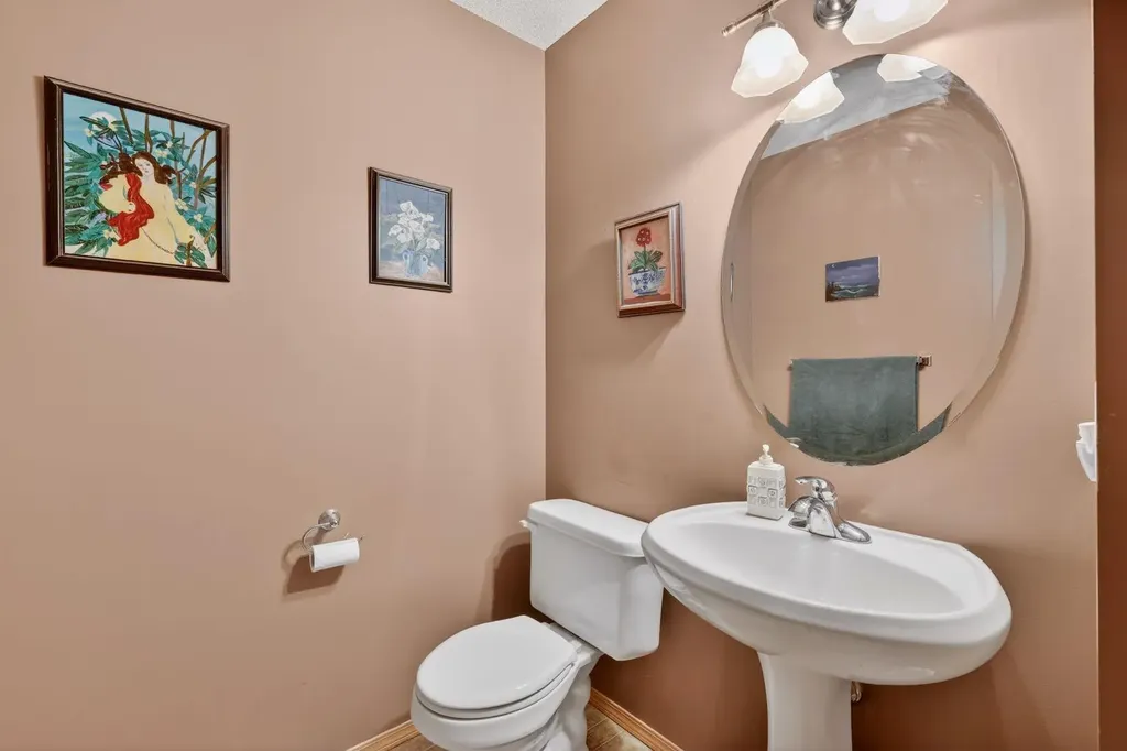 136 West Creek Glen Chestermere AB T1X 1P8