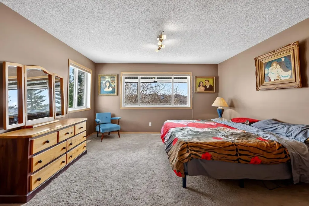 136 West Creek Glen Chestermere AB T1X 1P8