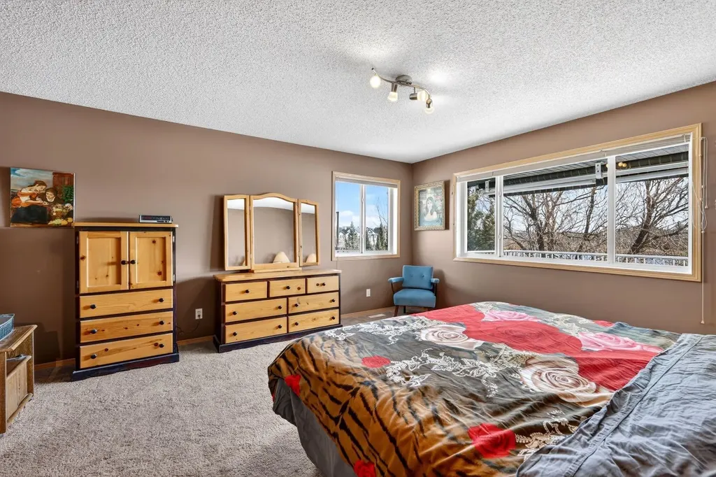 136 West Creek Glen Chestermere AB T1X 1P8