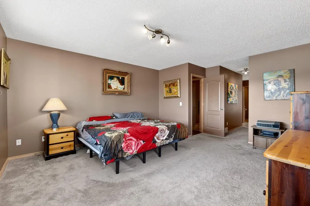 136 West Creek Glen Chestermere AB T1X 1P8