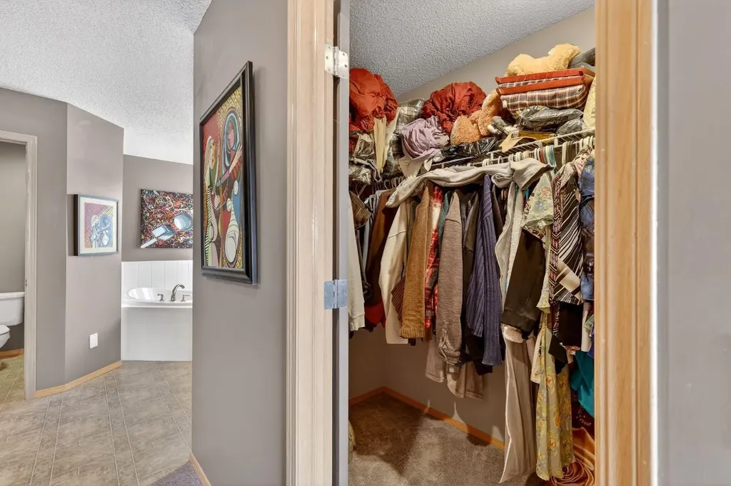 136 West Creek Glen Chestermere AB T1X 1P8