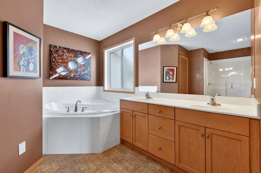 136 West Creek Glen Chestermere AB T1X 1P8