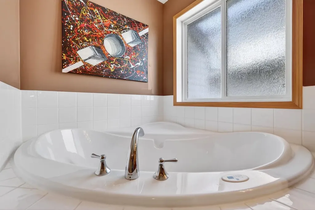 136 West Creek Glen Chestermere AB T1X 1P8
