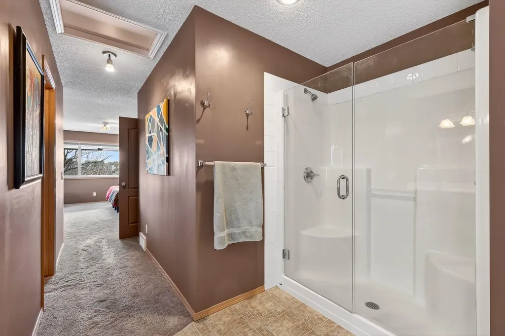 136 West Creek Glen Chestermere AB T1X 1P8