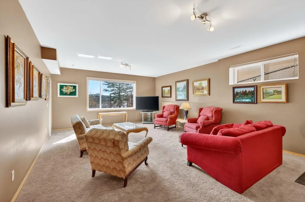 136 West Creek Glen Chestermere AB T1X 1P8