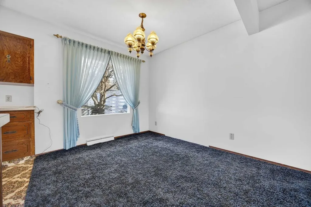 1124 31 Avenue NW Calgary AB t2k 0a9