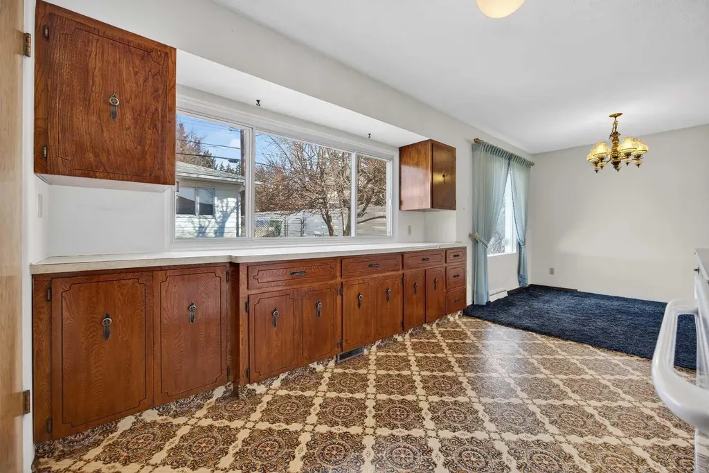 1124 31 Avenue NW Calgary AB t2k 0a9