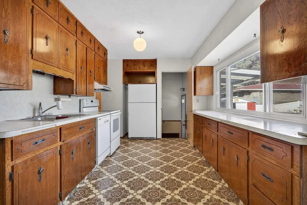 1124 31 Avenue NW Calgary AB t2k 0a9