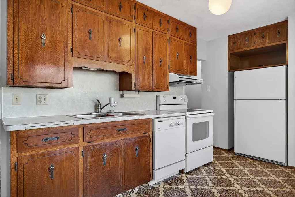 1124 31 Avenue NW Calgary AB t2k 0a9