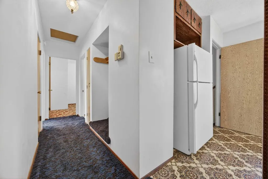 1124 31 Avenue NW Calgary AB t2k 0a9