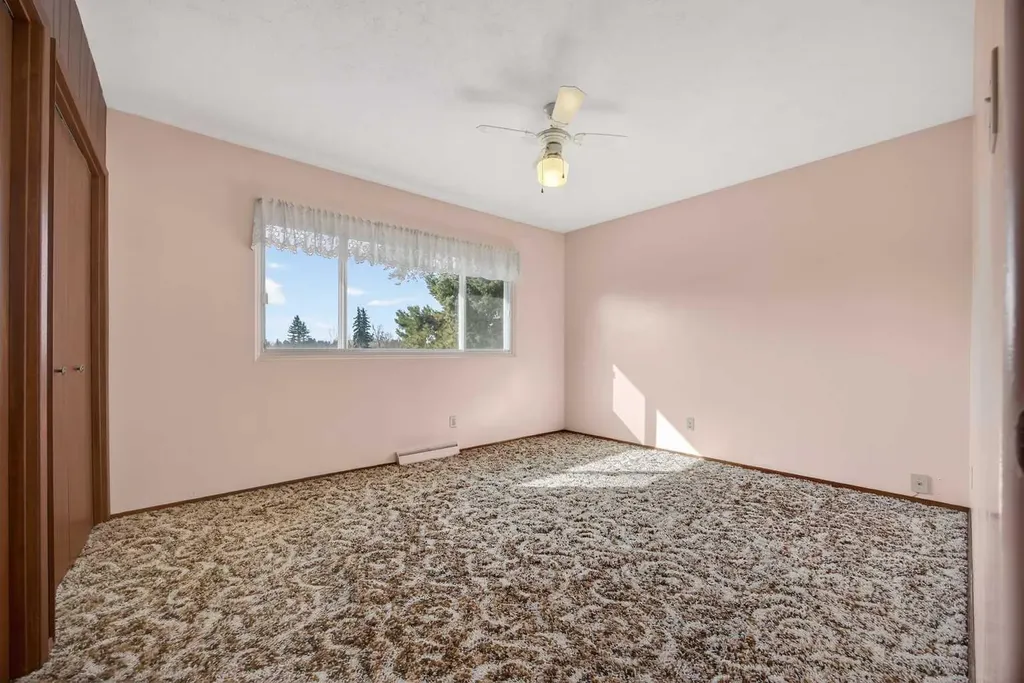 1124 31 Avenue NW Calgary AB t2k 0a9