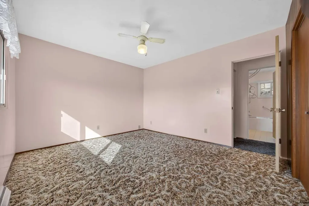 1124 31 Avenue NW Calgary AB t2k 0a9