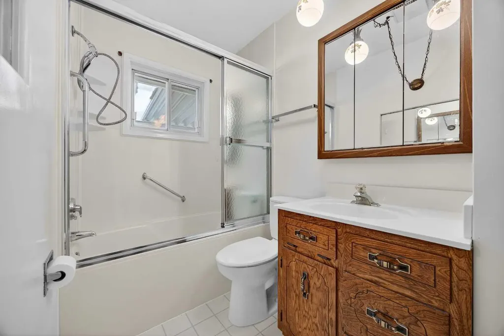 1124 31 Avenue NW Calgary AB t2k 0a9