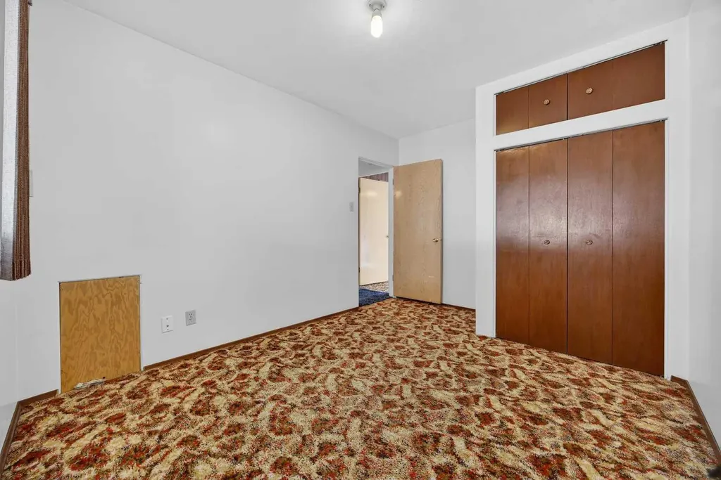 1124 31 Avenue NW Calgary AB t2k 0a9