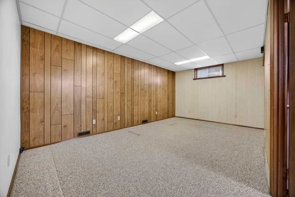 1124 31 Avenue NW Calgary AB t2k 0a9