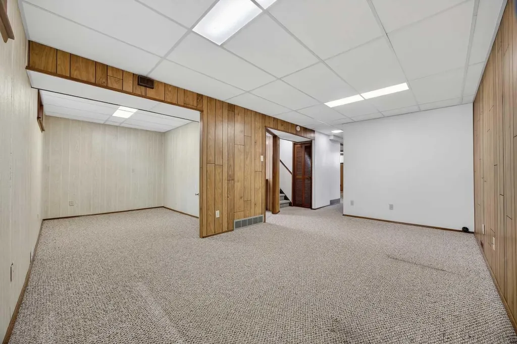 1124 31 Avenue NW Calgary AB t2k 0a9