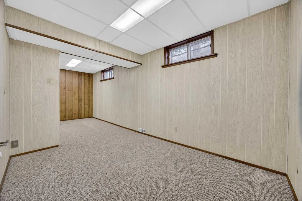 1124 31 Avenue NW Calgary AB t2k 0a9