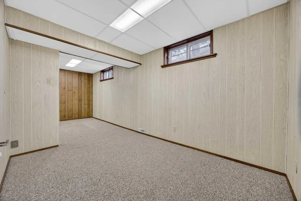 1124 31 Avenue NW Calgary AB t2k 0a9