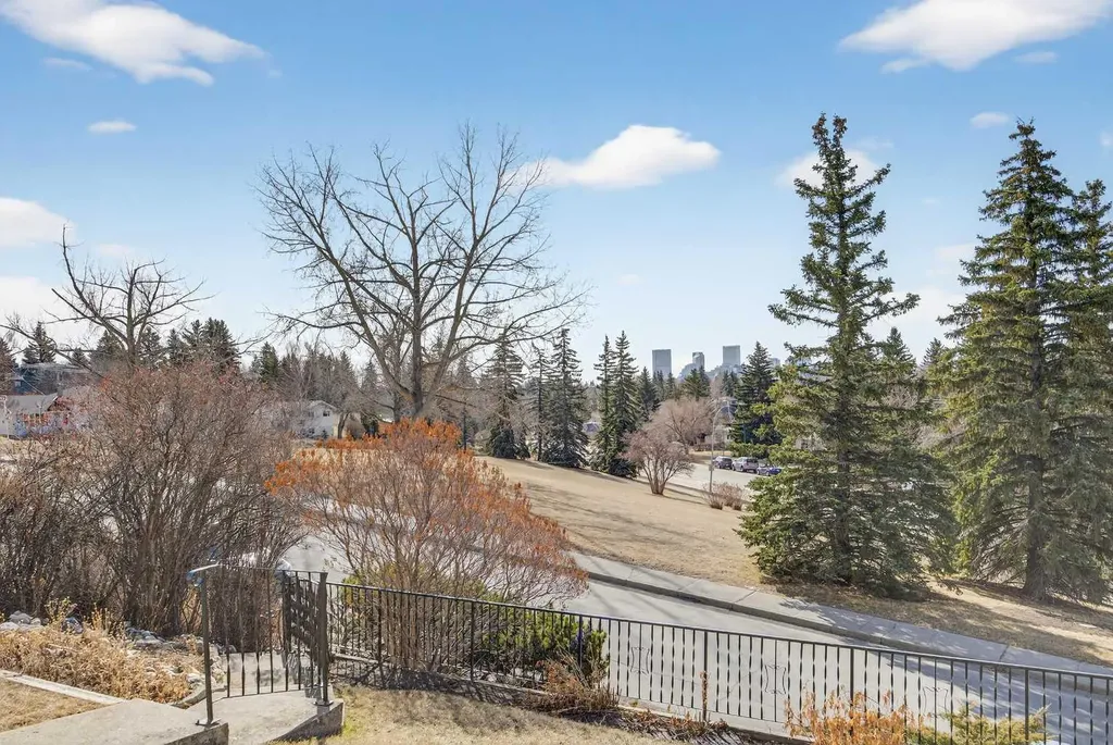 1124 31 Avenue NW Calgary AB t2k 0a9