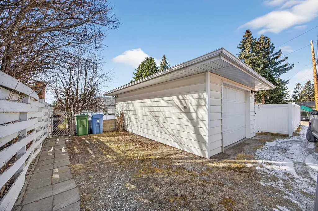 1124 31 Avenue NW Calgary AB t2k 0a9