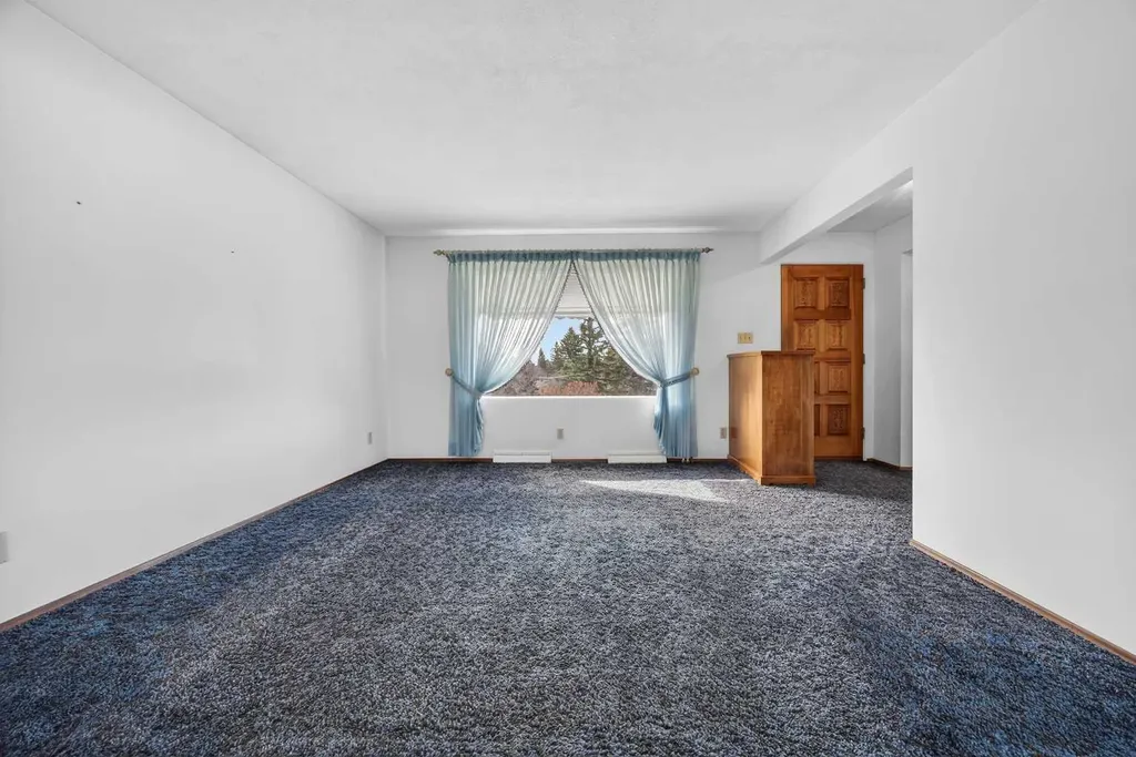1124 31 Avenue NW Calgary AB t2k 0a9