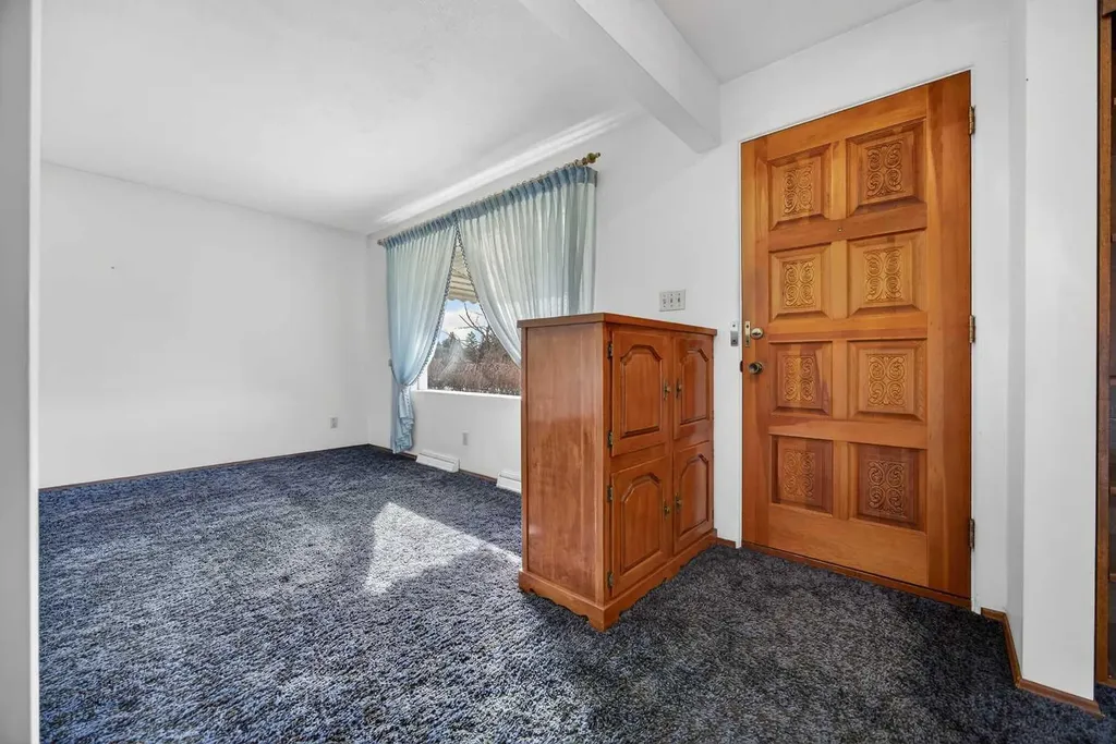 1124 31 Avenue NW Calgary AB t2k 0a9
