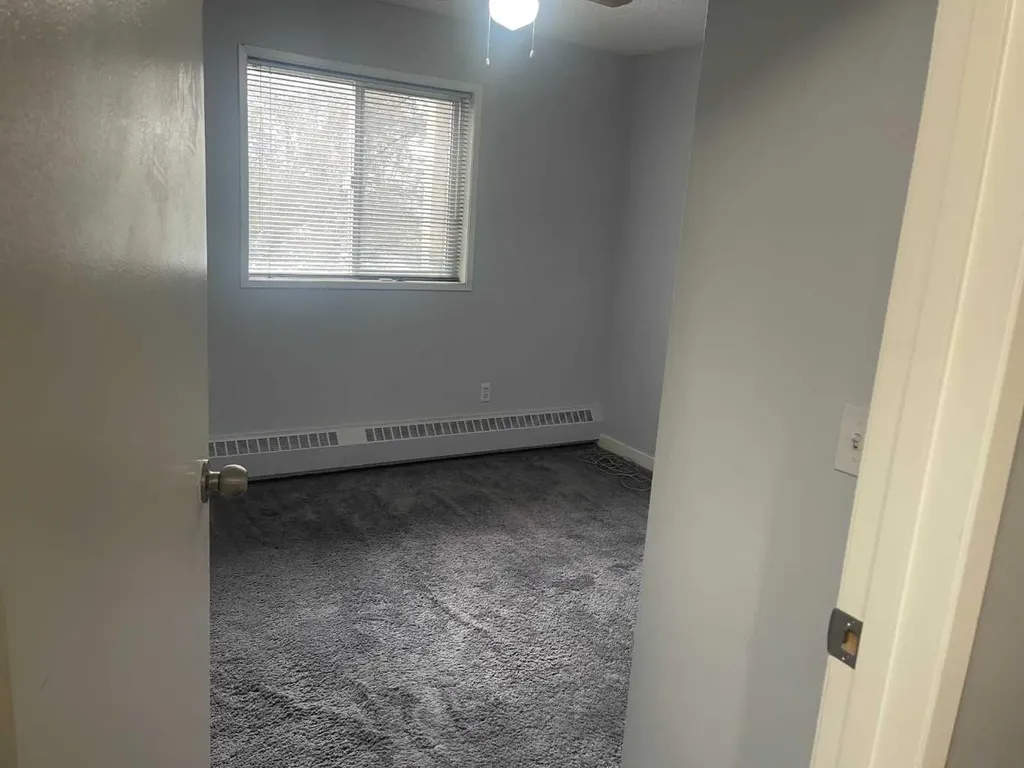 21 Dover Point SE Calgary AB T2B3K4